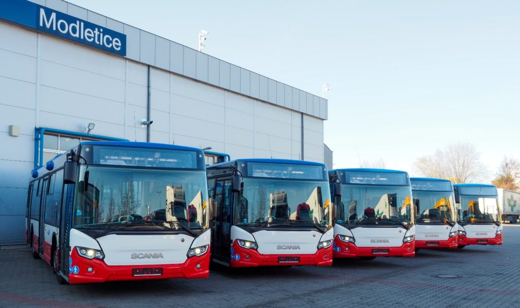 šest nových autobusů Scania Citywide LF
